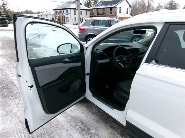 2022 Volkswagen Taos Comfortline in Kitchener - Image 7 of 23