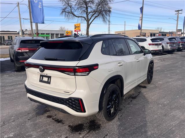 2025 Volkswagen Tiguan Comfortline R-Line Black Edition (Stk: VU1670) in Sarnia - Image 5 of 21