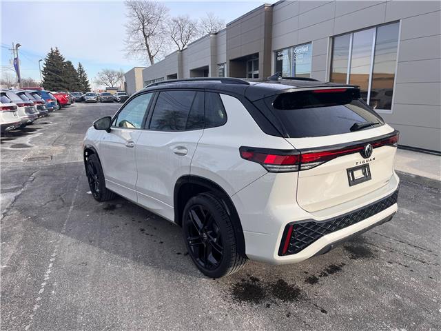2025 Volkswagen Tiguan Comfortline R-Line Black Edition (Stk: VU1670) in Sarnia - Image 3 of 21