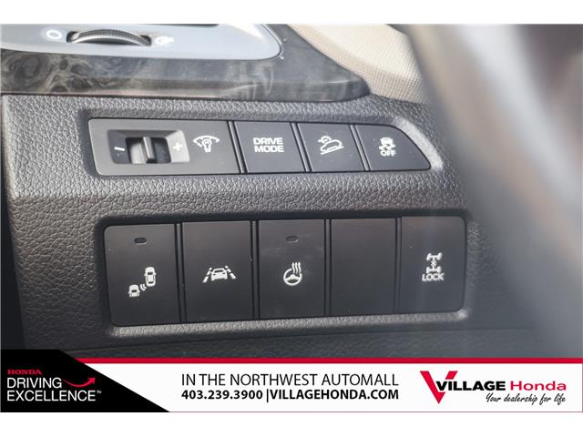 2017 Hyundai Santa Fe Sport 2.0T Ultimate (Stk: TVW8996A) in Calgary - Image 18 of 31