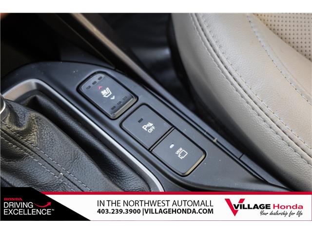 2017 Hyundai Santa Fe Sport 2.0T Ultimate (Stk: TVW8996A) in Calgary - Image 22 of 31