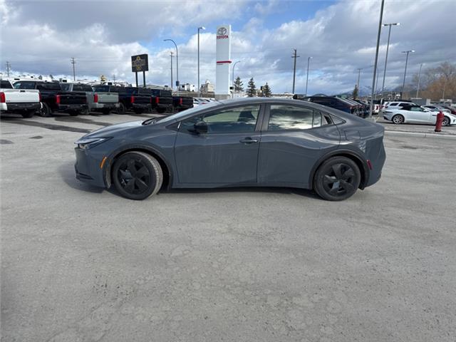 2026 Toyota Prius Plug-In Hybrid SE (Stk: 3070586) in Cranbrook - Image 2 of 19