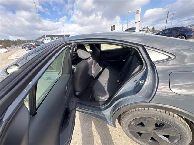 2026 Toyota Prius Plug-In Hybrid SE (Stk: 3070586) in Cranbrook - Image 13 of 19