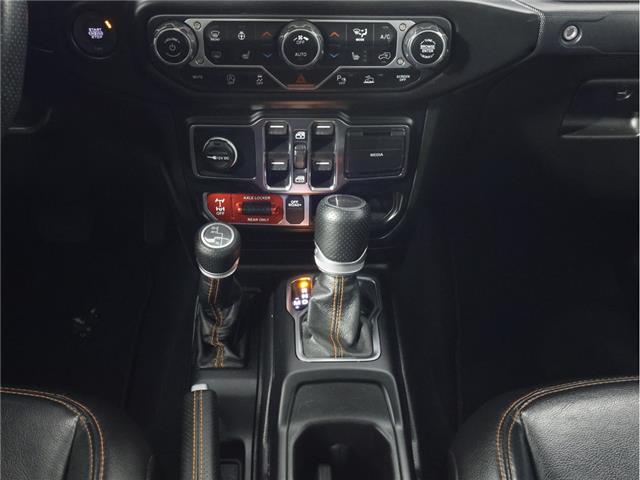 2021 Jeep Gladiator Mojave (Stk: 25J178A) in Calgary - Image 14 of 21