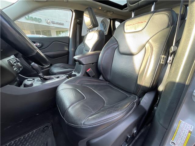 2021 Jeep Cherokee Trailhawk (Stk: 05916H) in Sarnia - Image 10 of 25 2021 Jeep Cherokee Trailhawk (Stk: 05916H) in Sarnia - Image 10 of 25