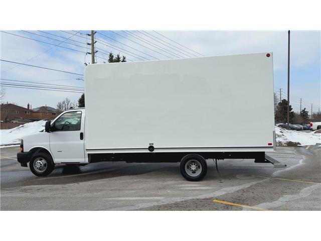 2024 Chevrolet Express Cutaway Work Van (Stk: ATNP6305) in Vaughan - Image 6 of 29