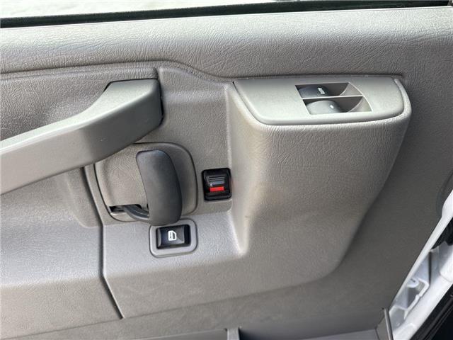 2024 Chevrolet Express Cutaway Work Van (Stk: ATNP6305) in Vaughan - Image 12 of 29