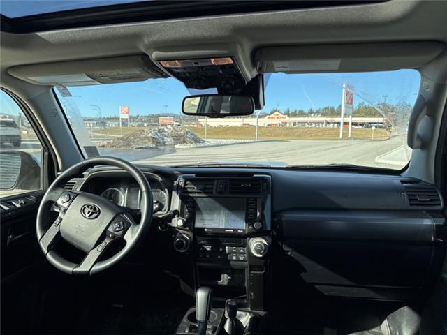 2021 Toyota 4Runner Base (Stk: 5861138W) in Cranbrook - Image 10 of 22