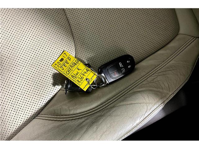 2017 Jeep Cherokee Overland (Stk: X3644A) in London - Image 10 of 35