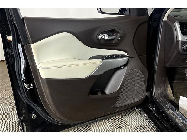 2017 Jeep Cherokee Overland (Stk: X3644A) in London - Image 18 of 35