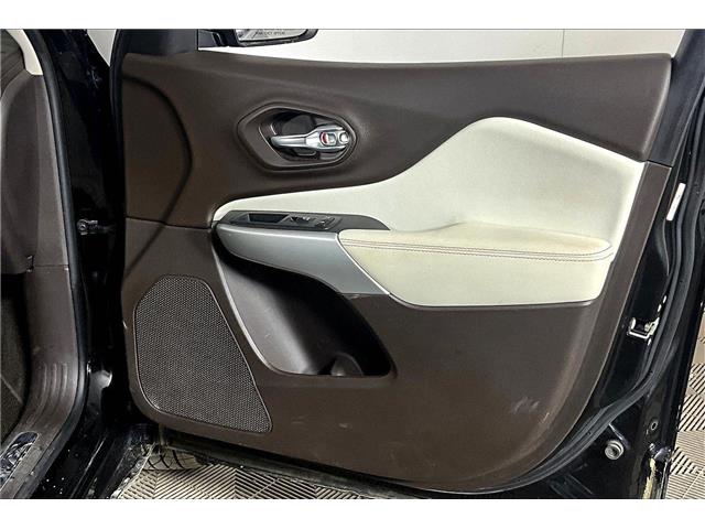 2017 Jeep Cherokee Overland (Stk: X3644A) in London - Image 19 of 35