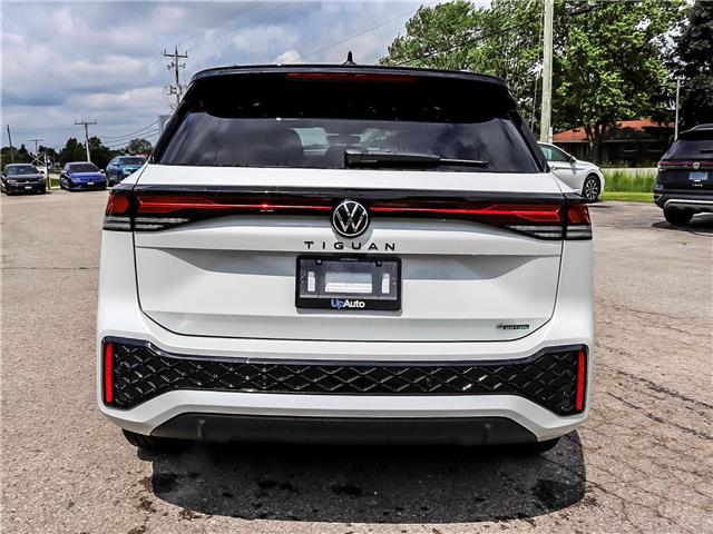 2025 Volkswagen Tiguan Comfortline R-Line Black Edition (Stk: HV537) in Walkerton - Image 4 of 23