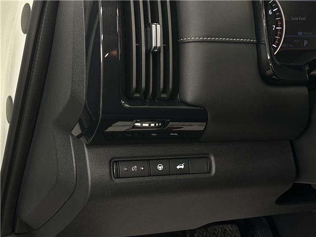 2024 Nissan Pathfinder SV (Stk: 43596J) in Belleville - Image 16 of 27