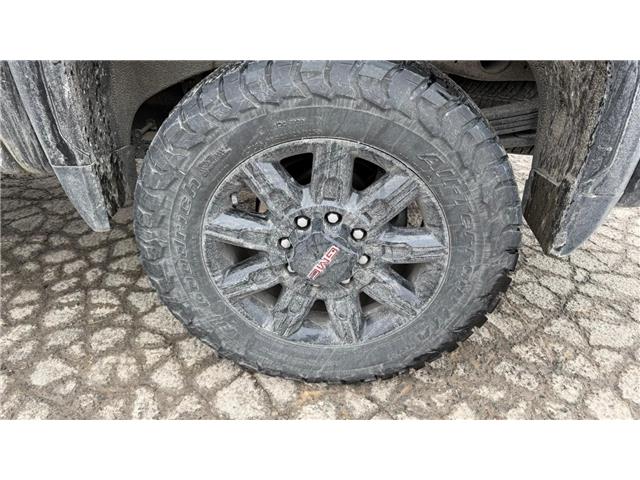 2025 GMC Sierra 2500HD AT4 (Stk: 171473) in London - Image 6 of 11