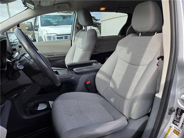 2021 Toyota Sienna LE 8-Passenger (Stk: 7006A) in Calgary - Image 7 of 9