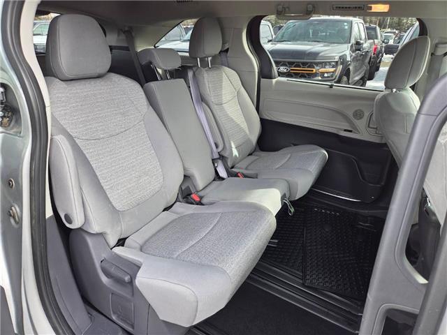 2021 Toyota Sienna LE 8-Passenger (Stk: 7006A) in Calgary - Image 8 of 9