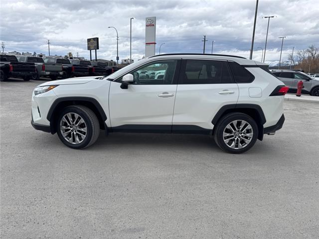 2022 Toyota RAV4 XLE (Stk: W257554K) in Cranbrook - Image 2 of 20