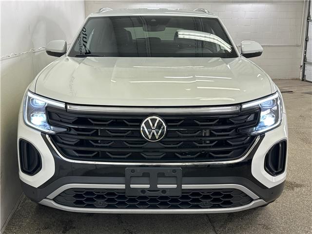 2025 Volkswagen Atlas Cross Sport 2.0 TSI Comfortline (Stk: 43606J) in Belleville - Image 2 of 27