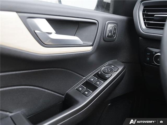 2022 Ford Escape Titanium Hybrid (Stk: P6537) in London - Image 16 of 26
