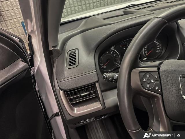 2022 GMC Terrain AT4 (Stk: 165356) in London - Image 17 of 26