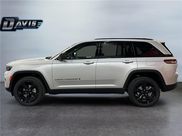 2025 Jeep Grand Cherokee Laredo (Stk: 40540) in Lethbridge - Image 2 of 15