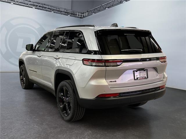 2025 Jeep Grand Cherokee Laredo (Stk: 40540) in Lethbridge - Image 3 of 15