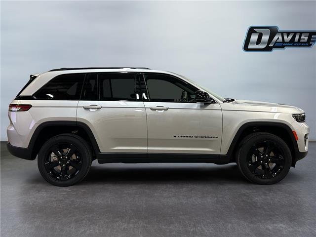 2025 Jeep Grand Cherokee Laredo (Stk: 40540) in Lethbridge - Image 6 of 15