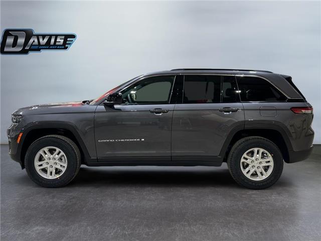 2025 Jeep Grand Cherokee Laredo (Stk: 40990) in Lethbridge - Image 2 of 15