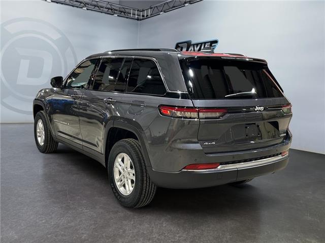 2025 Jeep Grand Cherokee Laredo (Stk: 40990) in Lethbridge - Image 3 of 15