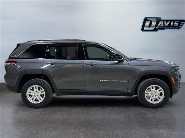 2025 Jeep Grand Cherokee Laredo (Stk: 40990) in Lethbridge - Image 6 of 15