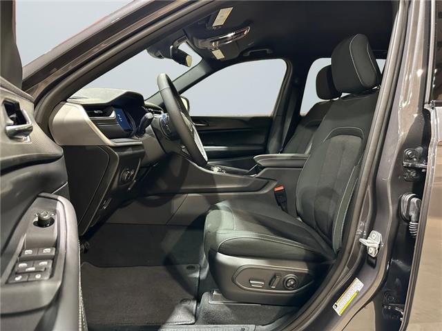 2025 Jeep Grand Cherokee Laredo (Stk: 40990) in Lethbridge - Image 9 of 15