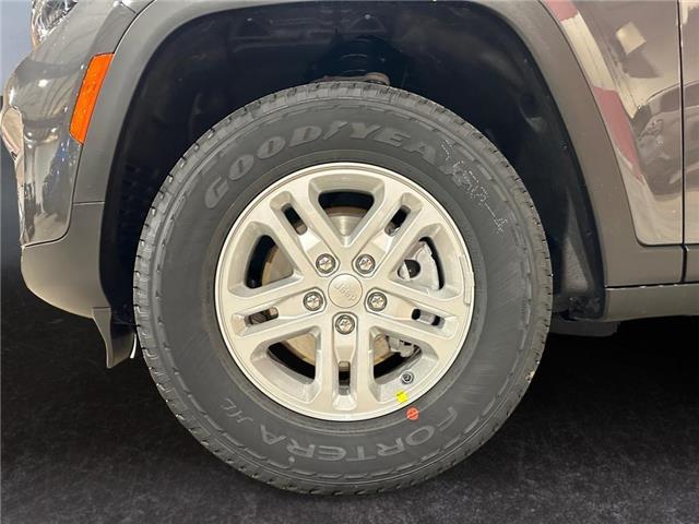 2025 Jeep Grand Cherokee Laredo (Stk: 40990) in Lethbridge - Image 14 of 15