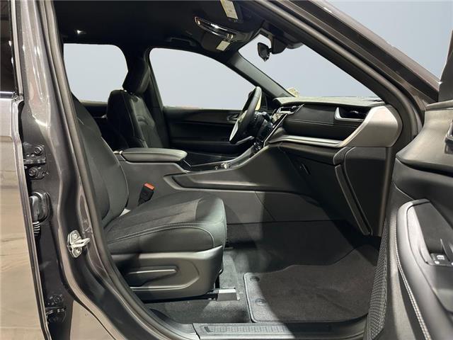 2025 Jeep Grand Cherokee Laredo (Stk: 40990) in Lethbridge - Image 15 of 15