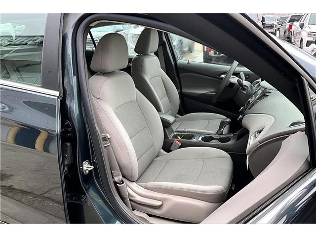 2018 Chevrolet Cruze LT Auto (Stk: 24933U) in Calgary - Image 7 of 32