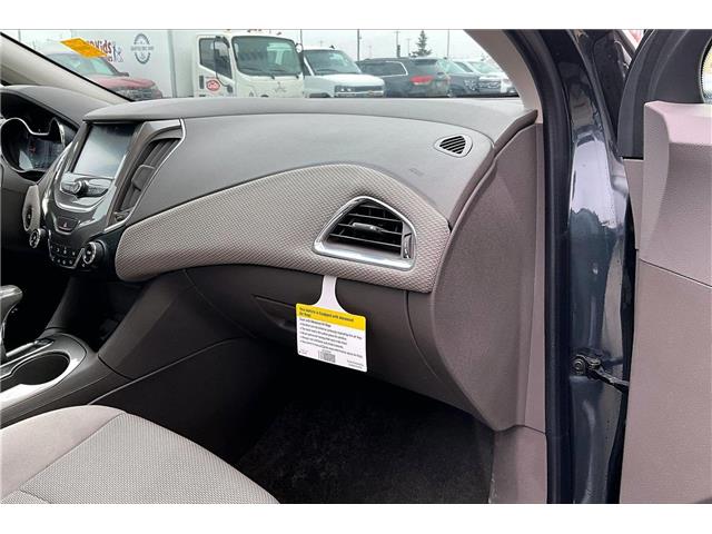 2018 Chevrolet Cruze LT Auto (Stk: 24933U) in Calgary - Image 16 of 32