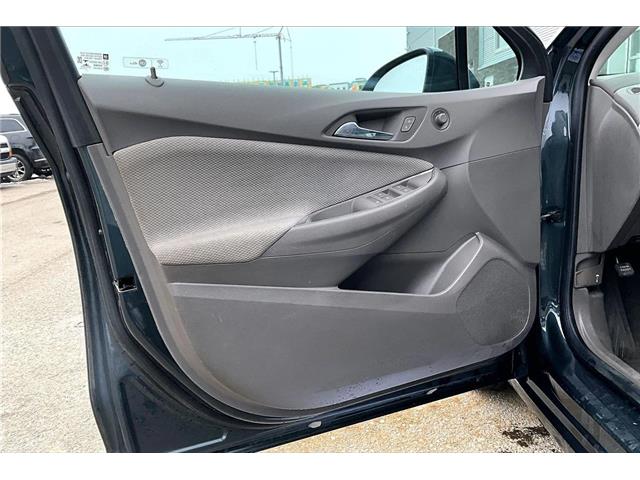 2018 Chevrolet Cruze LT Auto (Stk: 24933U) in Calgary - Image 17 of 32