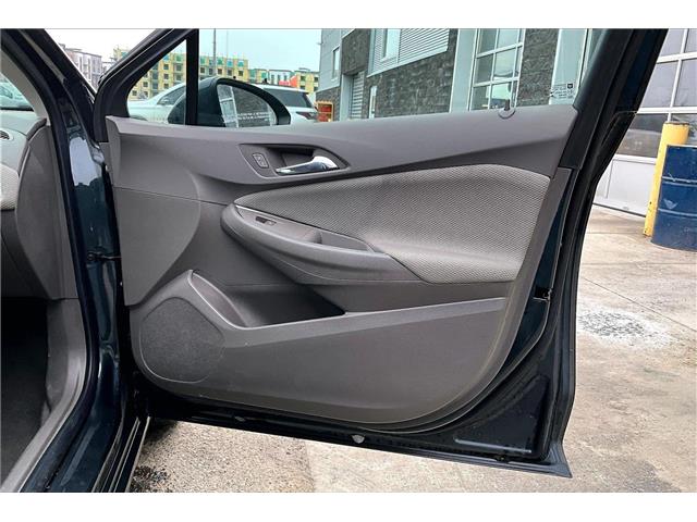 2018 Chevrolet Cruze LT Auto (Stk: 24933U) in Calgary - Image 18 of 32