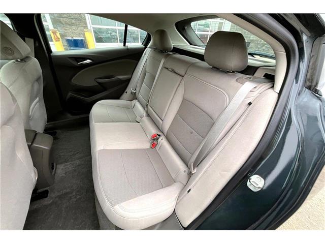 2018 Chevrolet Cruze LT Auto (Stk: 24933U) in Calgary - Image 25 of 32