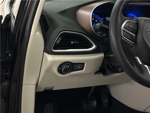 2024 Chrysler Grand Caravan SXT (Stk: 43625J) in Belleville - Image 15 of 28