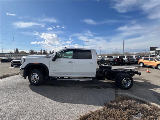 2026 GMC Sierra 3500HD Chassis SLE (Stk: TF220785) in Calgary - Image 3 of 22 2026 GMC Sierra 3500HD Chassis SLE (Stk: TF220785) in Calgary - Image 3 of 22