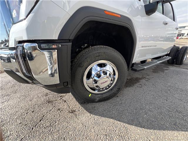 2026 GMC Sierra 3500HD Chassis SLE (Stk: TF220785) in Calgary - Image 10 of 22 2026 GMC Sierra 3500HD Chassis SLE (Stk: TF220785) in Calgary - Image 10 of 22