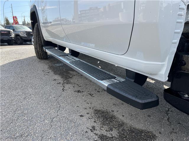 2026 GMC Sierra 3500HD Chassis SLE (Stk: TF220785) in Calgary - Image 11 of 22 2026 GMC Sierra 3500HD Chassis SLE (Stk: TF220785) in Calgary - Image 11 of 22