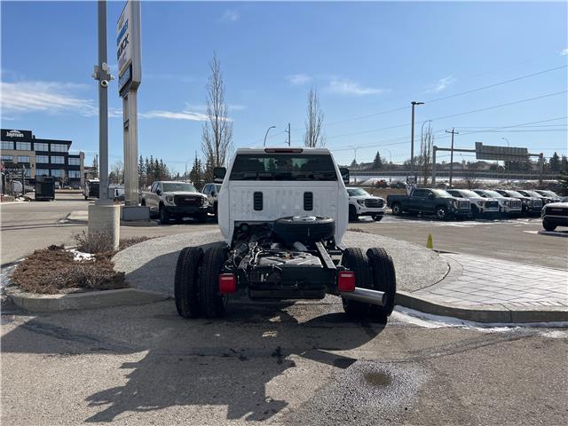 2026 GMC Sierra 3500HD Chassis SLE (Stk: TF220785) in Calgary - Image 5 of 22 2026 GMC Sierra 3500HD Chassis SLE (Stk: TF220785) in Calgary - Image 5 of 22