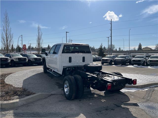 2026 GMC Sierra 3500HD Chassis SLE (Stk: TF220785) in Calgary - Image 4 of 22 2026 GMC Sierra 3500HD Chassis SLE (Stk: TF220785) in Calgary - Image 4 of 22
