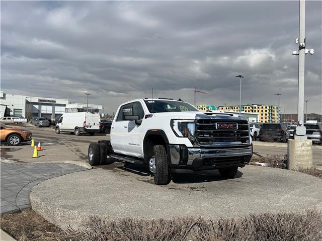 2026 GMC Sierra 3500HD Chassis SLE (Stk: TF220785) in Calgary - Image 8 of 22 2026 GMC Sierra 3500HD Chassis SLE (Stk: TF220785) in Calgary - Image 8 of 22