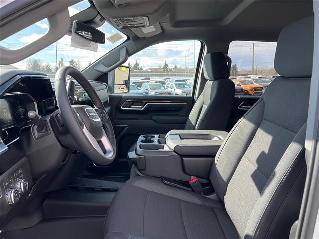 2026 GMC Sierra 3500HD Chassis SLE (Stk: TF220785) in Calgary - Image 13 of 22 2026 GMC Sierra 3500HD Chassis SLE (Stk: TF220785) in Calgary - Image 13 of 22