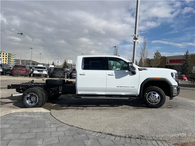 2026 GMC Sierra 3500HD Chassis SLE (Stk: TF220785) in Calgary - Image 7 of 22 2026 GMC Sierra 3500HD Chassis SLE (Stk: TF220785) in Calgary - Image 7 of 22