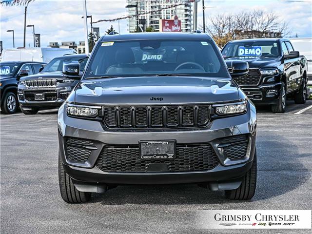 2025 Jeep Grand Cherokee Laredo (Stk: N25199) in Grimsby - Image 2 of 32