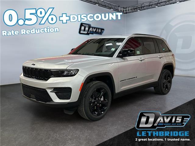 2025 Jeep Grand Cherokee Laredo (Stk: 40540) in Lethbridge - Image 1 of 15