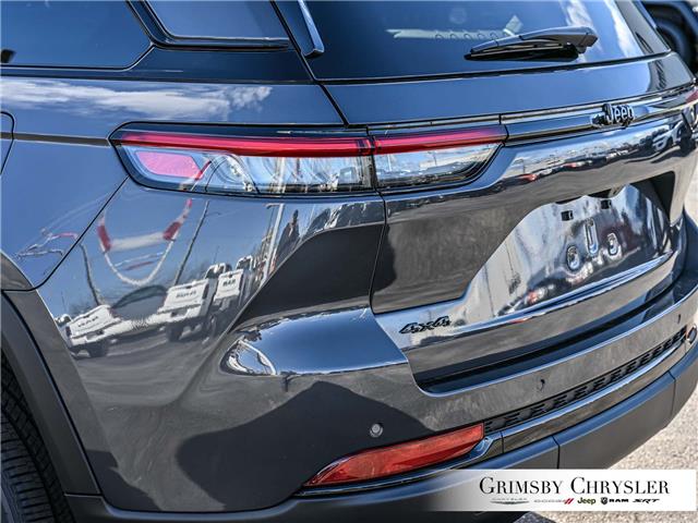 2025 Jeep Grand Cherokee Laredo (Stk: N25199) in Grimsby - Image 10 of 32